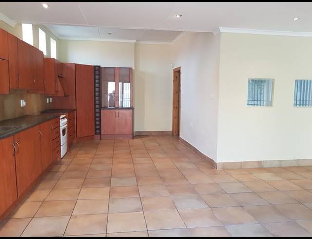 6 BEDROOM HOUSE FOR SALE IN PRIMROSE